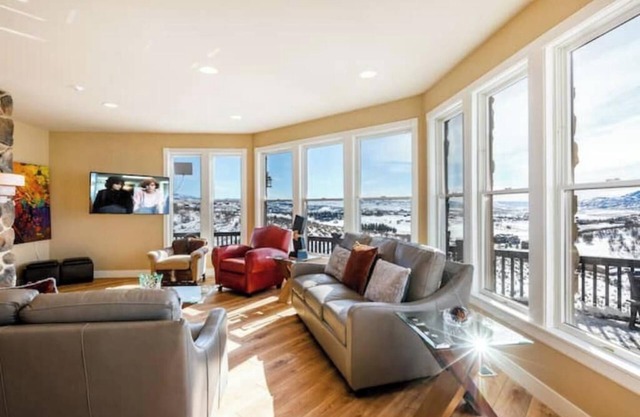 Bella Vista Sleeps 21 · Hot Tub · Mountain Views