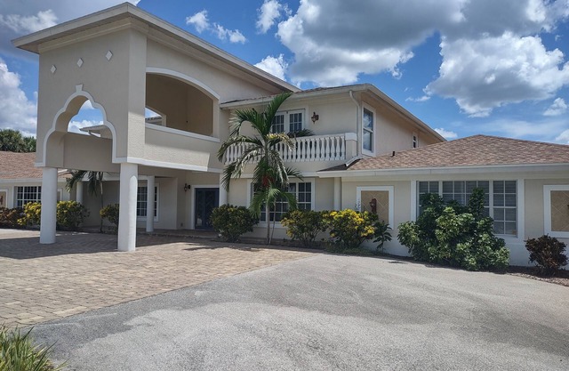 Bella Vita estate 7 Bedroom 7 bath 8000sq ft home in Naples,heated pool, hot tub