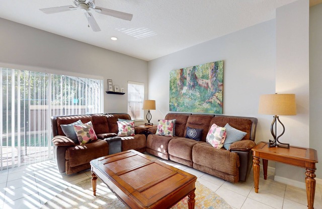 BellaVida Resort townhome - private plunge pool, minutes to Disney, dog-friendly
