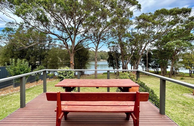 Bellbird Lakeside Cottage