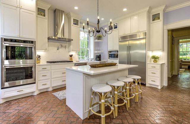 Beautifully restored 1840's Georgian designed manor. The finest in Vicksburg.