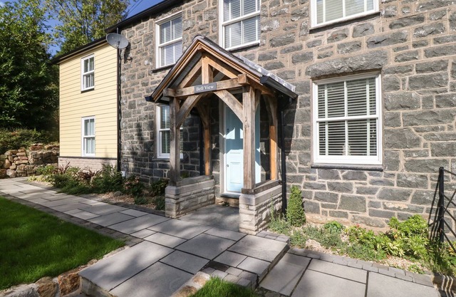 BELLE VIEW, pet friendly, character holiday cottage in Abersoch