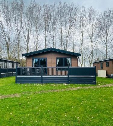 Belle Vue Lodge with Hot Tub