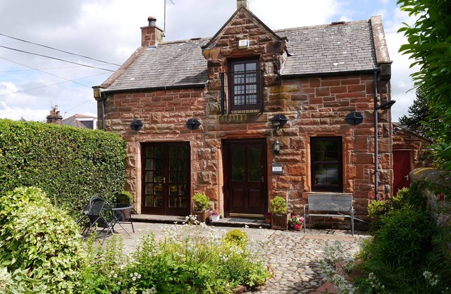 Belmont Cottage - a cottage that sleeps 3 guests in 2 bedrooms