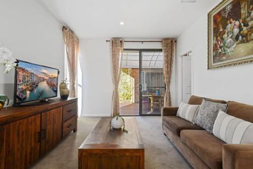 Belrose 2 Bed Holiday Home Free Parking