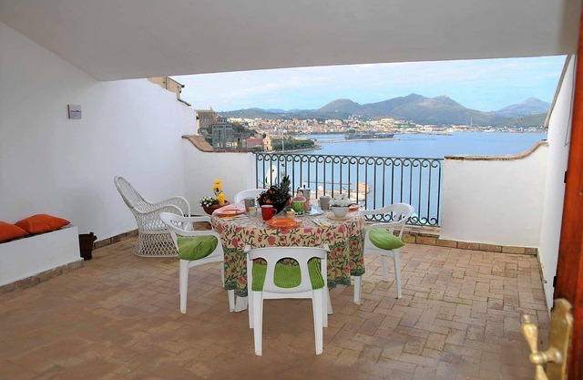 Maison Belvédère avec vue sur la mer dans le centr