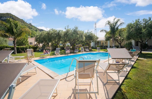Appartement moderne avec piscine à Gasponi en Italie