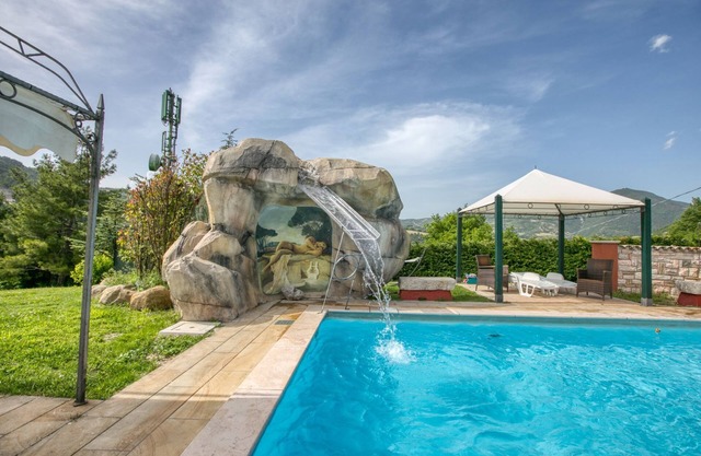 Grand Appartement de Vacances Belvedere à Cagli avec Piscine