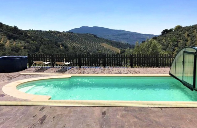Ferme andalouse avec piscine chauffée et jardin