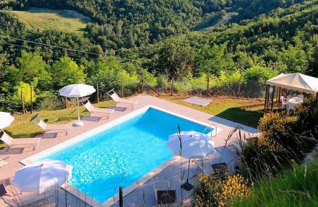 Villa vintage à Acqualagna avec Piscine