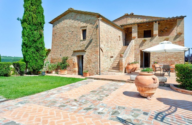 Maison de vacances pittoresque à Montalcino avec piscine