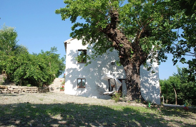 Charmante ferme avec jardin privé à Barchi Marche