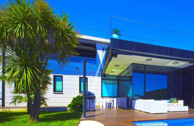 Villa panoramique avec vue sur la mer et piscine
