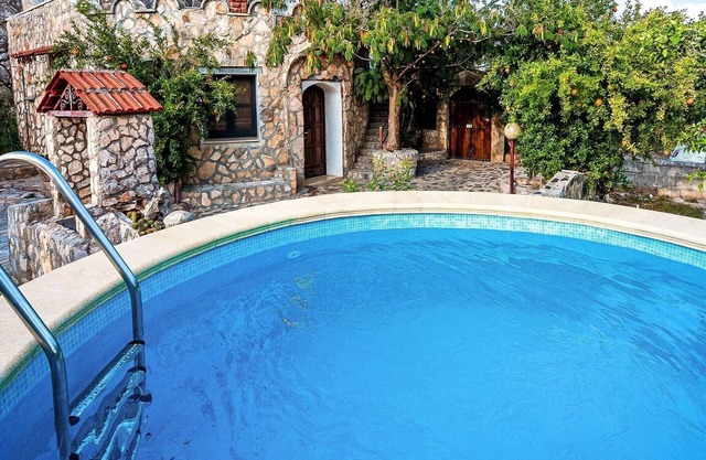 Villa avec piscine privée et air conditionné