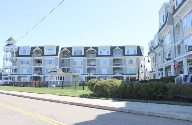 Bemus Bay Condo Columbian C101