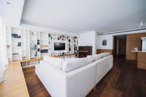 Ben Gurion 2 Bedroom With Free Parking By Vacay