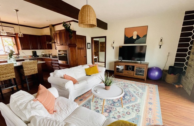 Bend Mountain View Guesthouse