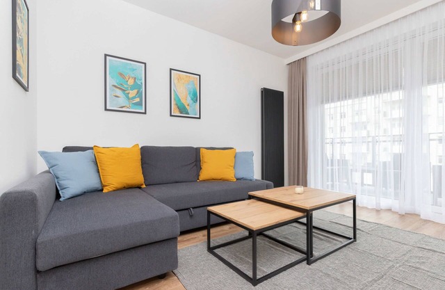 Benisławskiego 8 | Apartment w/ balcony | Parking