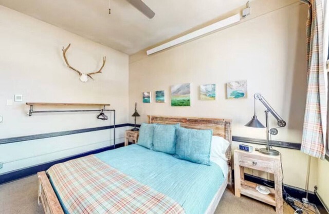 Benson Lodge Room - 1