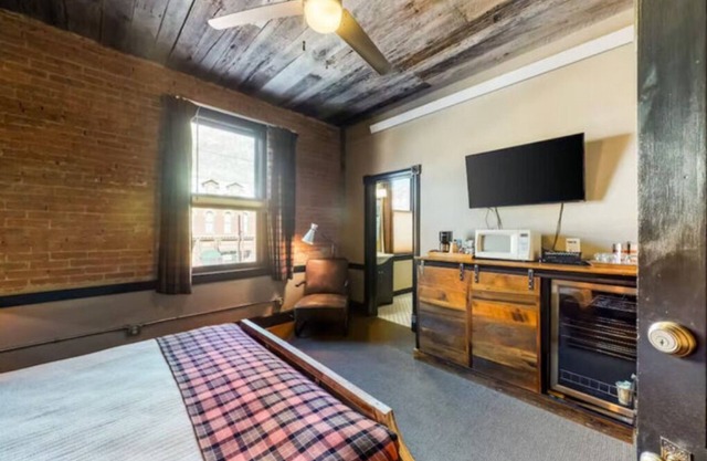 Benson Lodge Room -2