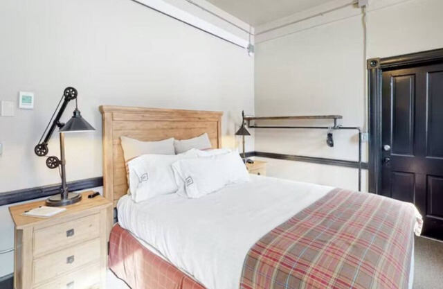 Benson Lodge Room - 6