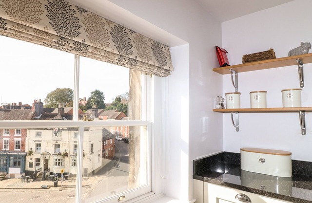 BERESFORD DALE, romantic, luxury holiday cottage in Ashbourne