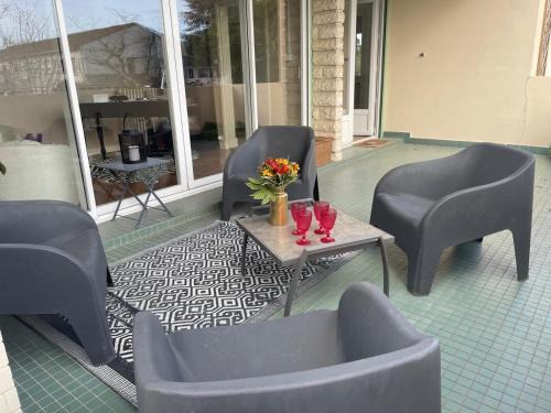 Bergerac- Grande maison familiale, terrasse, jardin