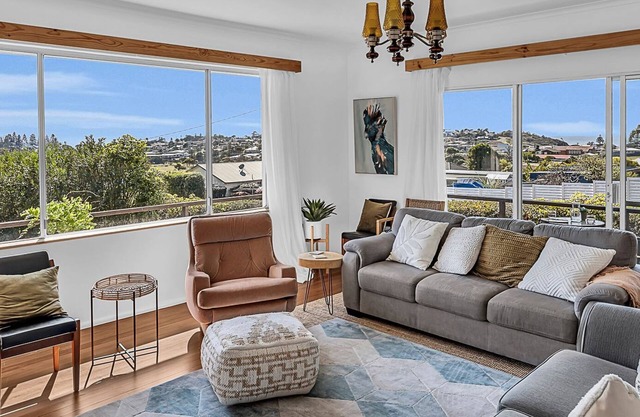 Bermagui Breeze Holiday House 5 bedroom 18-20 Mumbulla Street - Bermagui