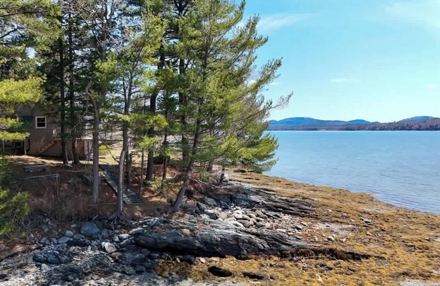 Berry Cove Cottage-Oceanfront!