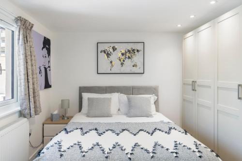 Bespoke Studio 23 Min - C London Private Bathrroom Shared Kitchen 3