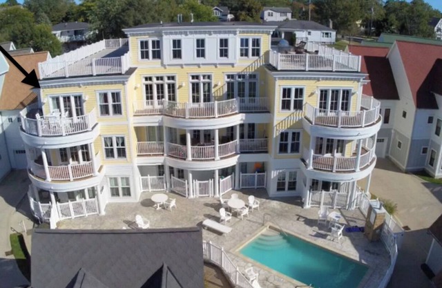 BEST CONDO IN GRAND HAVEN. 2+ Bedrooms, Pool, Lake Views, Downtown!