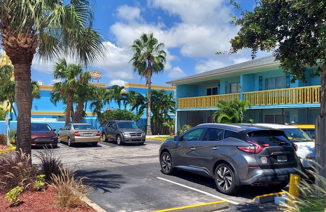 Animaux acceptés Marion Lane Suites. Très bien situé par Ron Jons et Beach. Appelez nous.