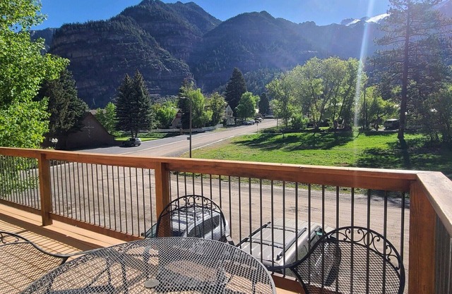 Best Mtn Amphitheater/fireworks views from PRIVATE DECK-500MGPS-River-BBQ yes!!