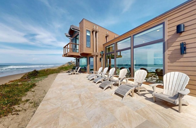 SPECTACULAIRE HOME OCEAN-FRONT DANS LA BAIE MONTEREY