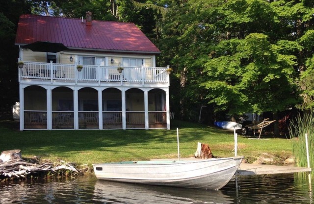 Belle maison au bord du lac dans la région de North Adams / Williamstown