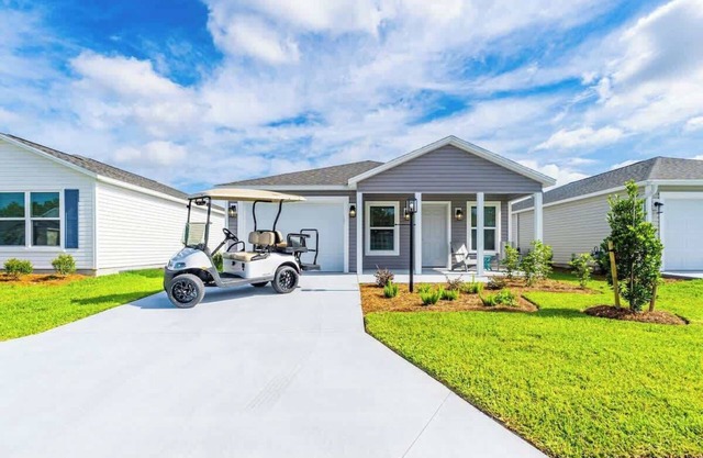 Brand New 2/2 Villa w/Golf Cart