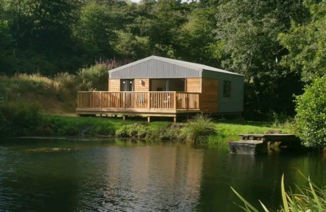 The Lake House-a stunning & private hideaway for nature lovers-Exmoor 8m