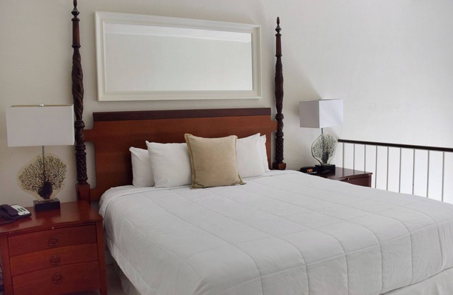 Best Place for Relaxing! Private Beach Access, Fantastic 1 Bedroom Suite, Pool