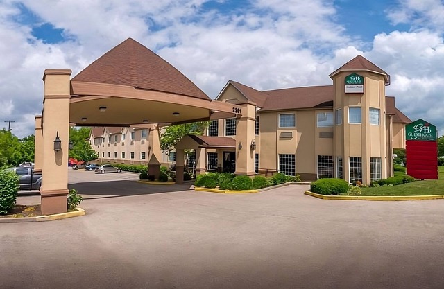 Best Place to Stay in Kentucky Free Parking, Free Breakfast, Onsite Pool
