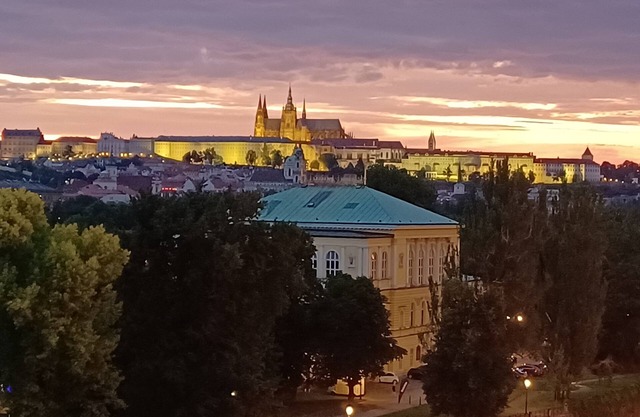 FANTASY AUTOMNE !! Meilleur château de Prague / vue sur la rivière, 4 chambres 2. 5 BA Balcon