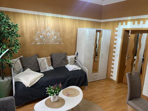 Best-Preis FEWO Rathausblick 2 - Zentrale Lage in Wittenberge - 2 Personen - Einzelzimmer - Vollausstattung - WLAN/Prime & Self-Check-In