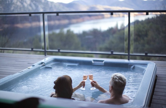 Dates d'août disponibles! Incroyable maison avec de belles vues panoramiques - bain à remous!