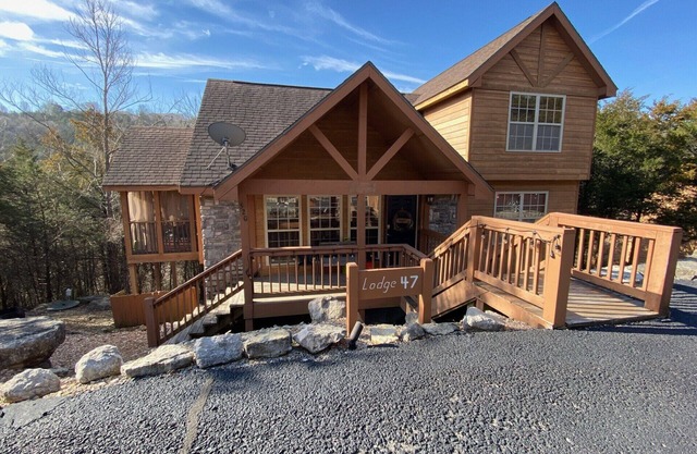 Chalet 5 étoiles Superhost avec barbecue privé! Restez à notre retraite rustique à StoneBridge