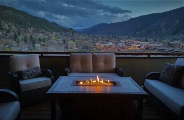Best View in Glenwood Springs Hot Tub & Game Room