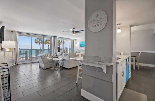 BEST VIEWS IN DESTIN! WATERFRONT, 4 BDR, BEACH, POOL, HOT TUB, BOAT SLIP