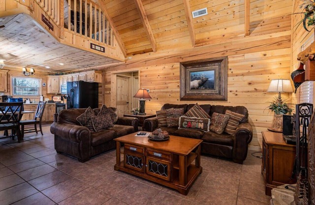 Cross Timber Lodge- 3 chambres et tables loft et jeu - meilleures vues dans toute la région! Bain à remous et Grill
