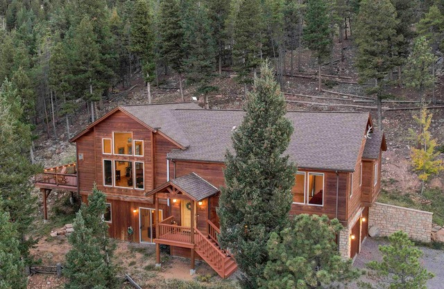 BEST VIEWS! Luxury Mountain Retreat—Saltwater HotTub/Firepit/BBQ. Close to SKI