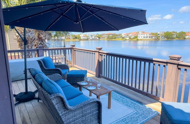 10% off Summer! Beach/Waterfront Villa! Steps to sand! Beach cart/chairs/towels