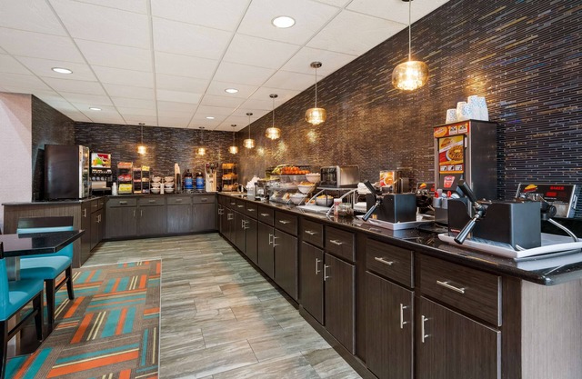 Best Western Bradbury Inn & Suites