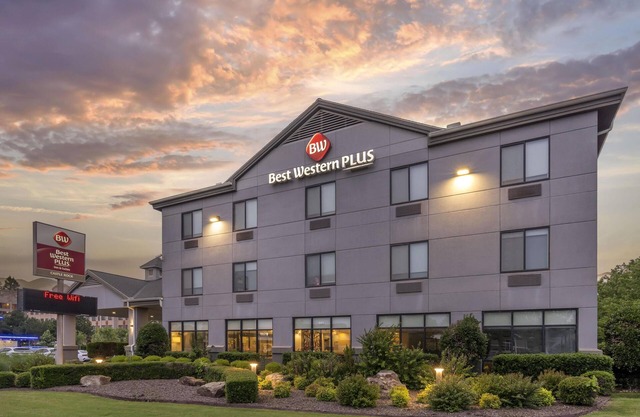 Best Western Plus Castlerock Inn & Suites